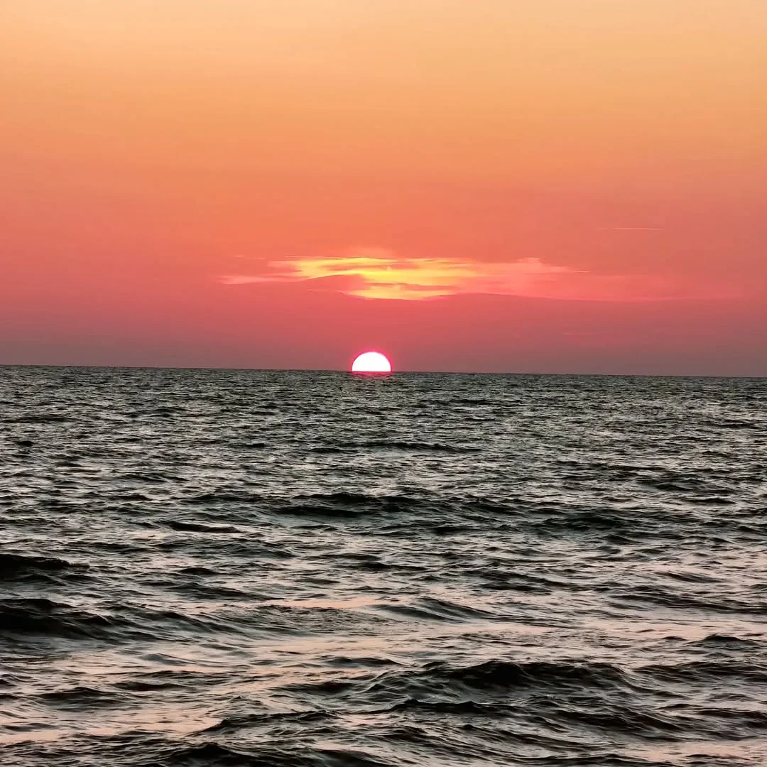 Rosso sul mare