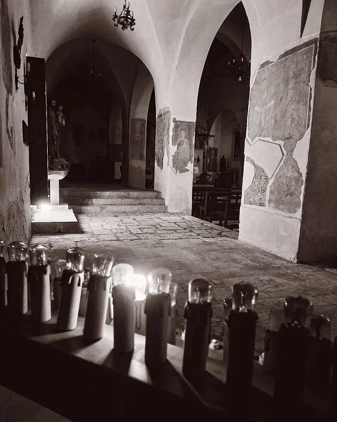 Candele nel chiostro