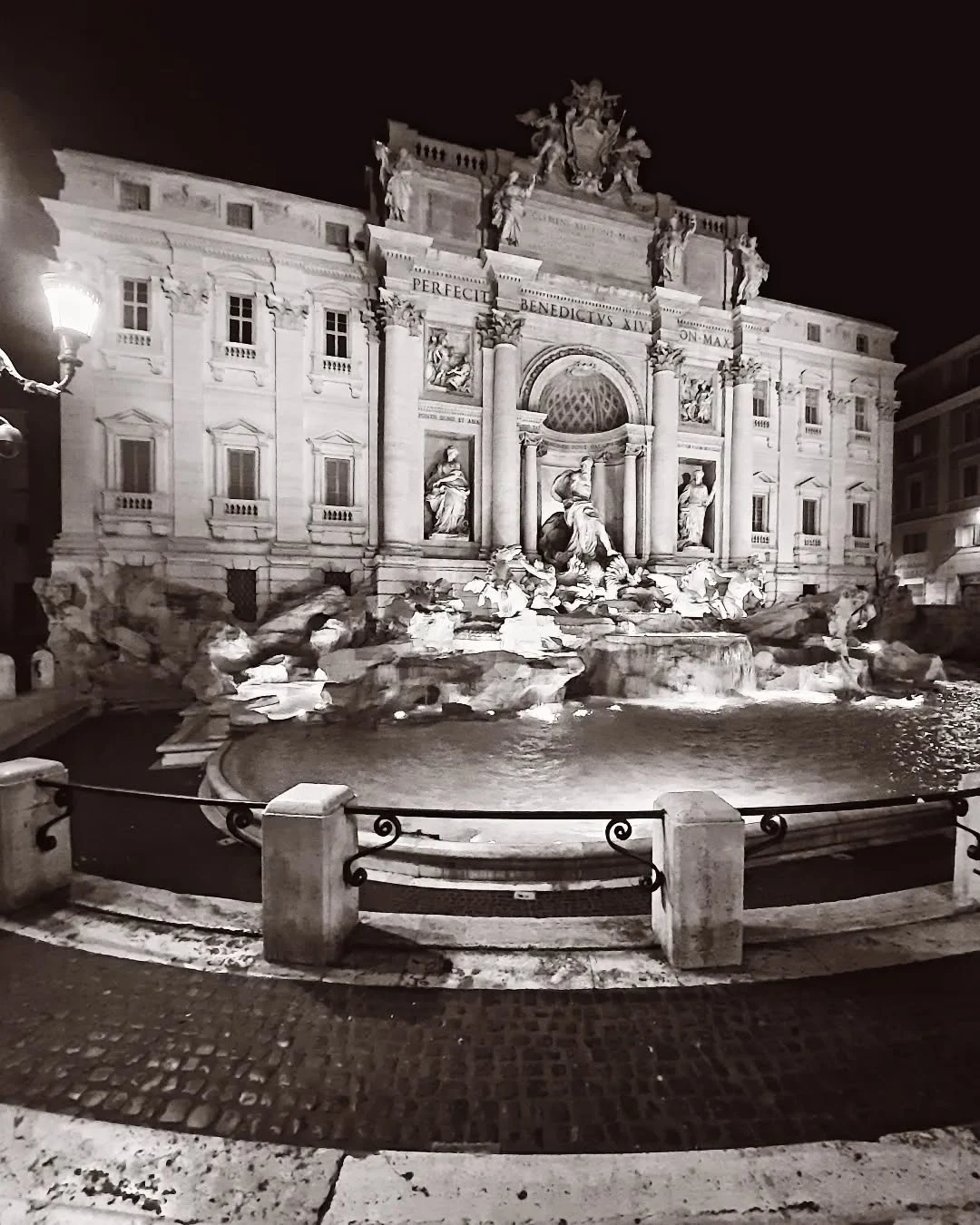 Trevi di notte
